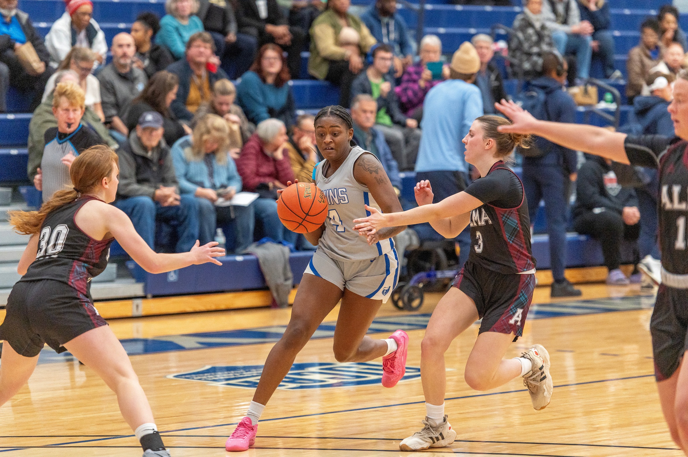 Women's Basketball Top the Firebirds